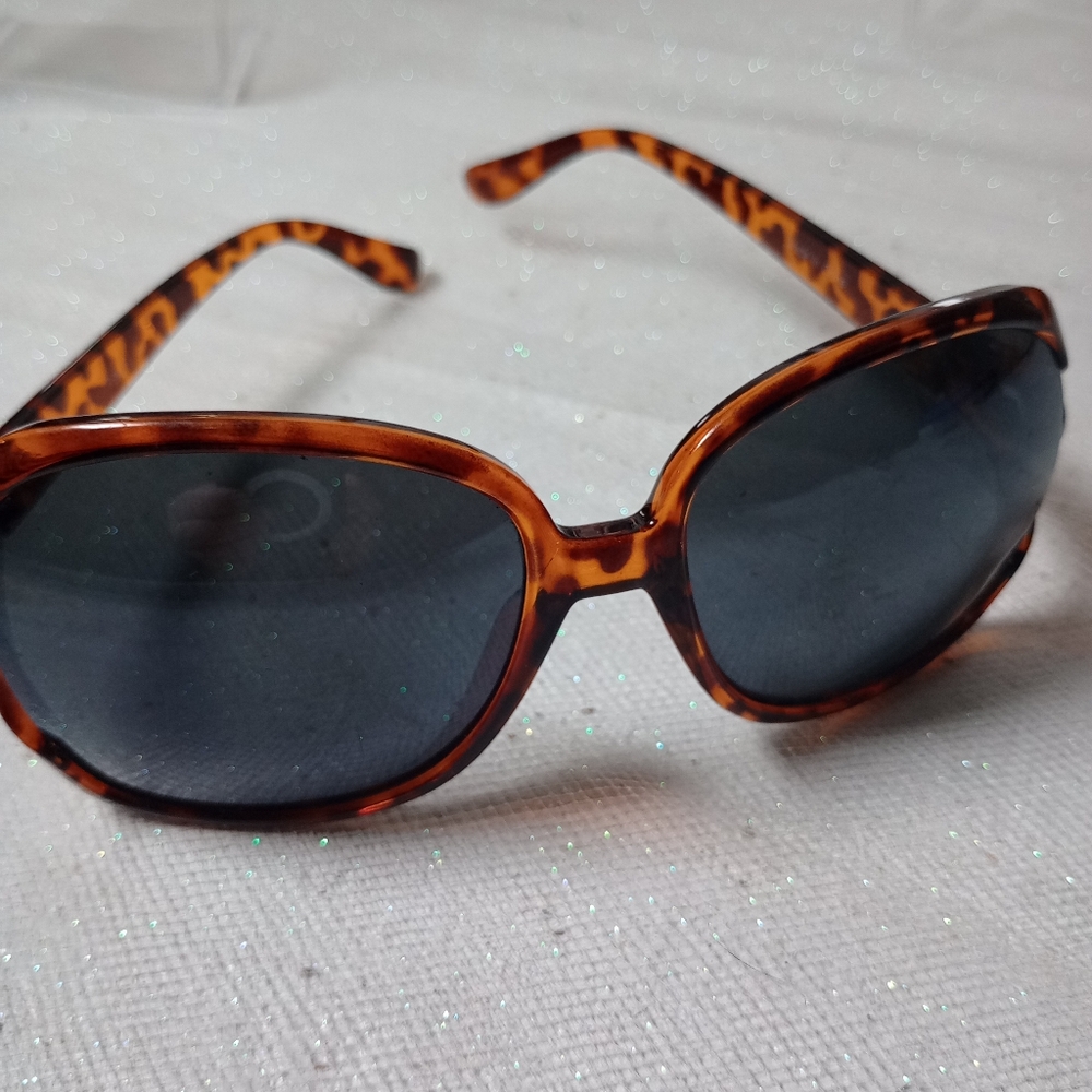 Sunglasses - Picture 5 of 6